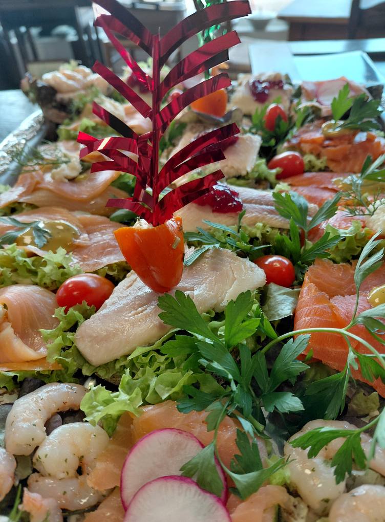/bilder/Galerie/Mohltied_Fischschnittchen_8.jpg